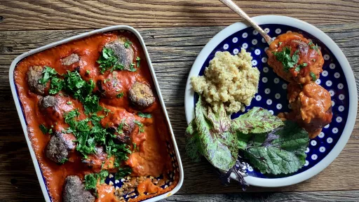 Pulpety ziemniaczane w sosie pomidorowym vegestyl