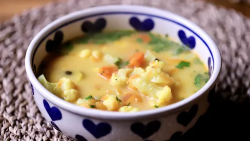 Kalafiorowa z pomidorami vegestyl