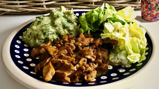Kurki i pur&eacute;e z jarmużem vegestyl