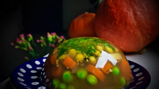 Warzywna galareta z boczniakami vegestyl