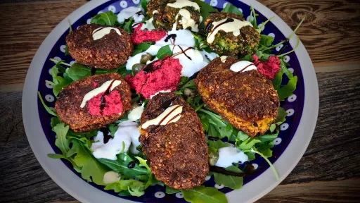 Falafele w sosie chrzanowym vegestyl