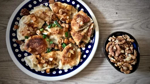Pierogi a'la ruskie z orzechami włoskimi vegestyl