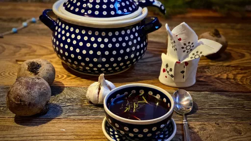 Barszczyk z krokietami vegestyl