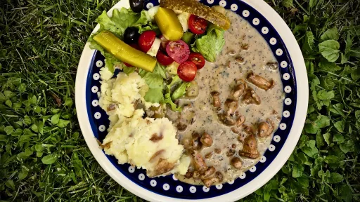 Grzybki w sosie z ziemniakami vegestyl