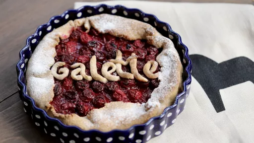 Wegańskie galette z wiśniami vegestyl