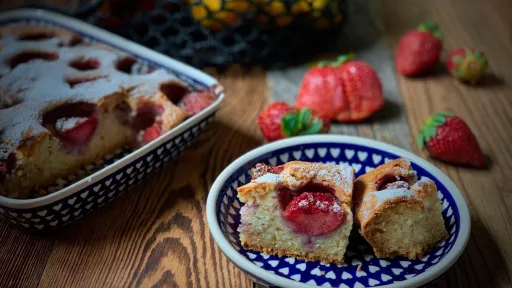 Biszkopt z truskawkami vegestyl