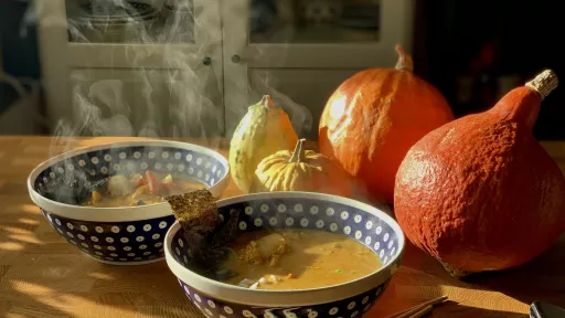 Wegański ramen z dynią i Kimchi vegestyl