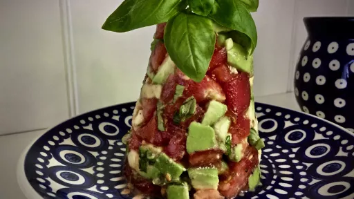 Tatar z awokado to wspomnienie z Brasov vegestyl