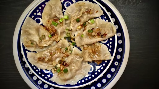 Pierogi z pieczarkami i lekko kwaskową kapustą vegestyl