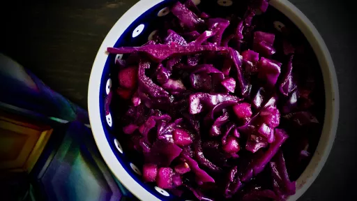Surówka z czerwonej kapusty vegestyl