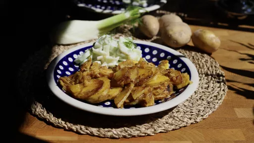 Aromatyczne plasterki z ziemniak&oacute;w z ziołami vegestyl