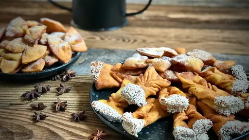 Anyżowe faworki z sezamem vegestyl