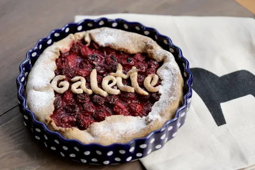 Wegańskie galette z wiśniami vegestyl