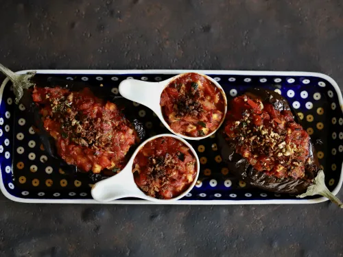 Pieczony bakłażan z warzywami, czyli bałkańskie smaki