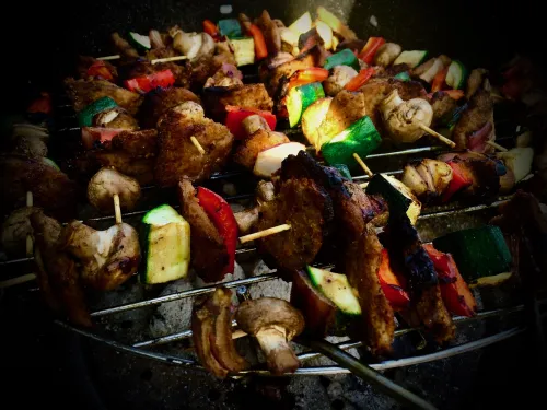 Szaszłyki z warzywami i sojowymi kotletmi vegestyl