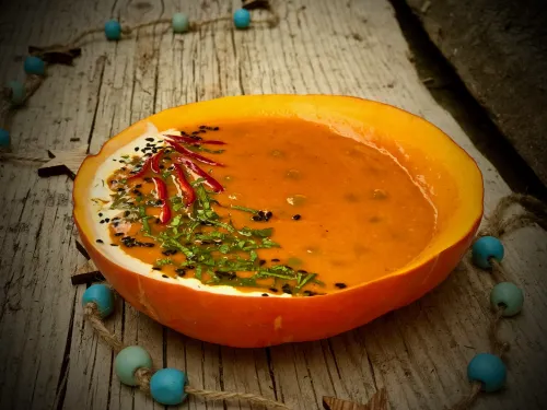 Zupa dyniowo-paprykowa z groszkiem vegestyl