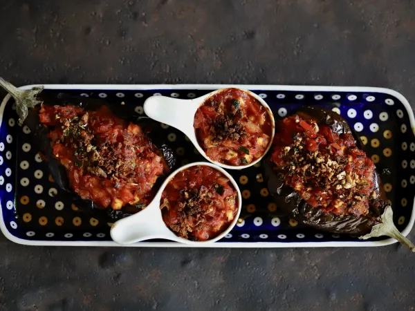 Pieczony bakłażan z warzywami, czyli bałkańskie smaki