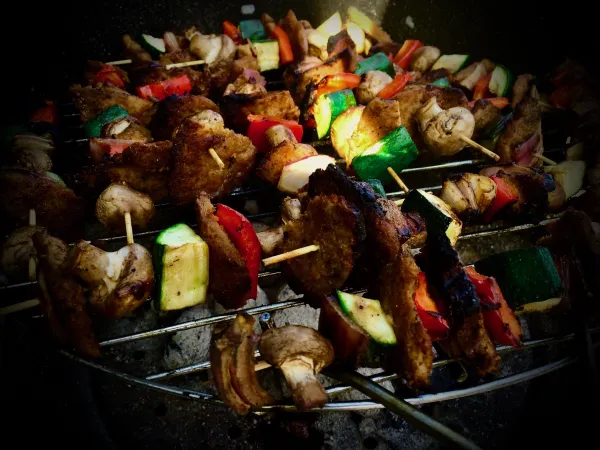 Szaszłyki z warzywami i sojowymi kotletmi vegestyl