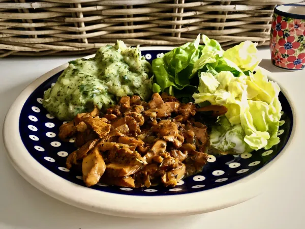 Kurki i pur&eacute;e z jarmużem vegestyl