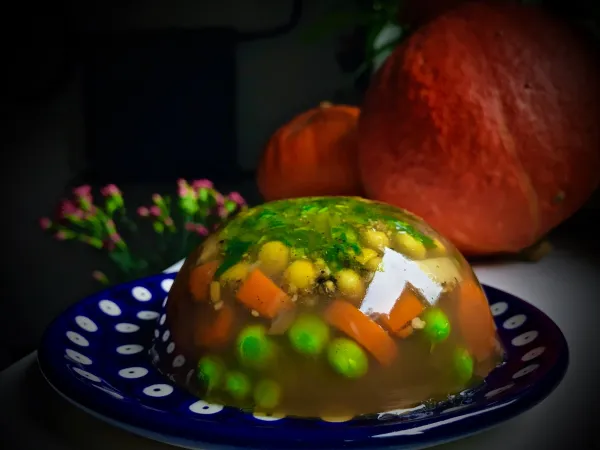 Warzywna galareta z boczniakami vegestyl