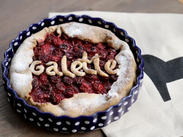 Wegańskie galette z wiśniami vegestyl