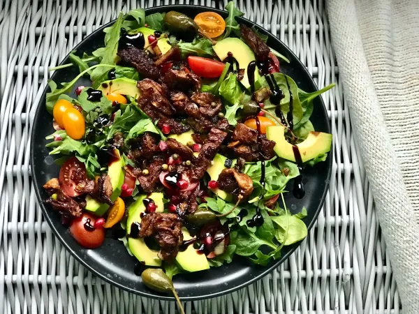 Sałatka z seitanem vegestyl