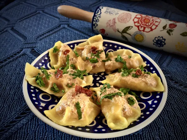 Pierogi z suszonymi pomidorami vegestyl