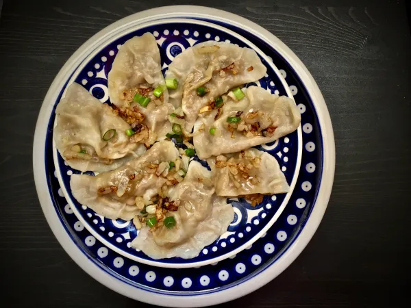 Pierogi z pieczarkami i lekko kwaskową kapustą vegestyl