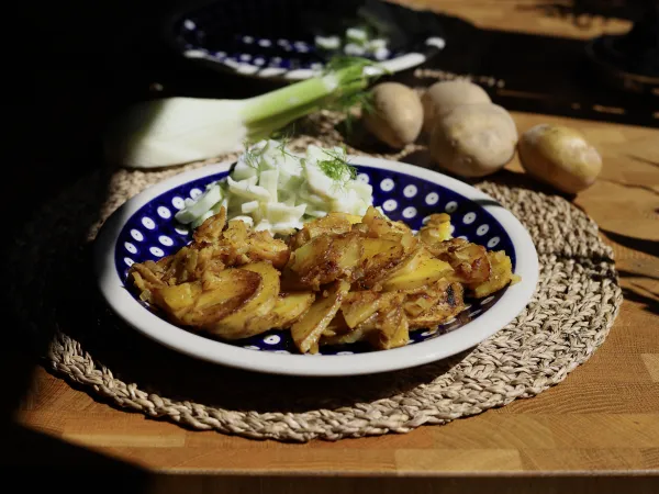 Aromatyczne plasterki z ziemniak&oacute;w z ziołami vegestyl