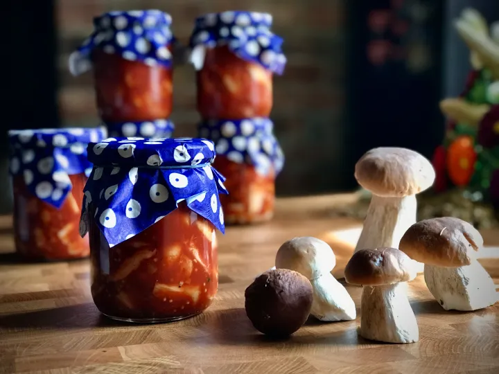 Borowiki w sosie pomidorowym vegestyl