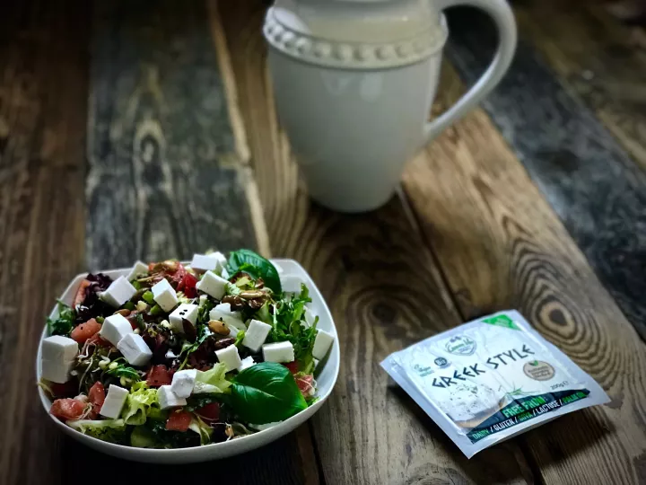 Sałatka z alternatywą sera feta - vegestyl