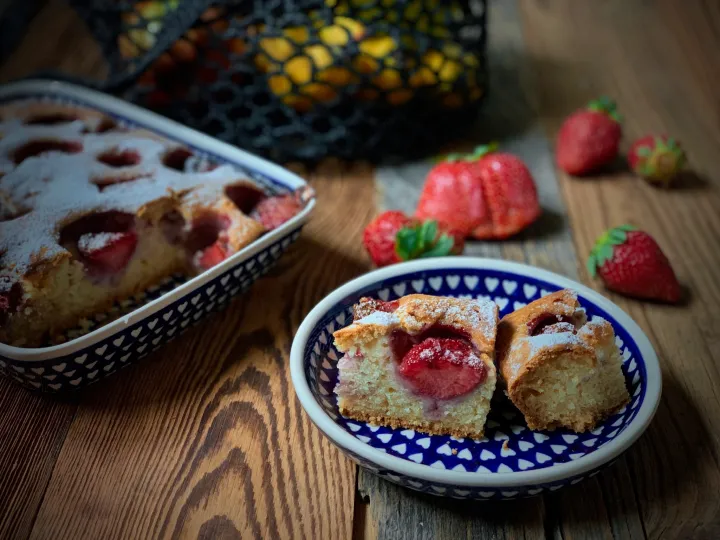 Biszkopt z truskawkami vegestyl
