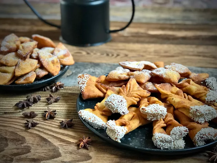 Anyżowe faworki z sezamem vegestyl